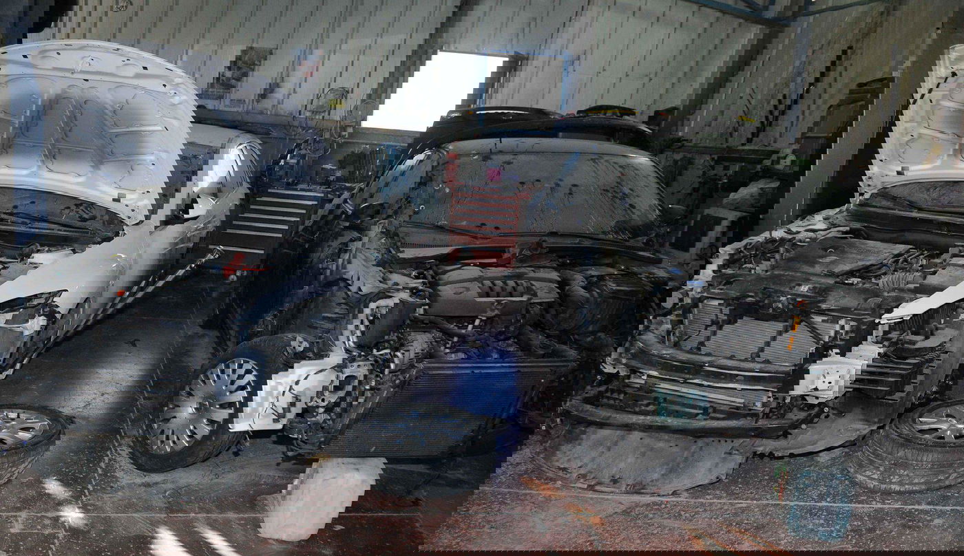 מגרש הרכבים שבבעלות האחים