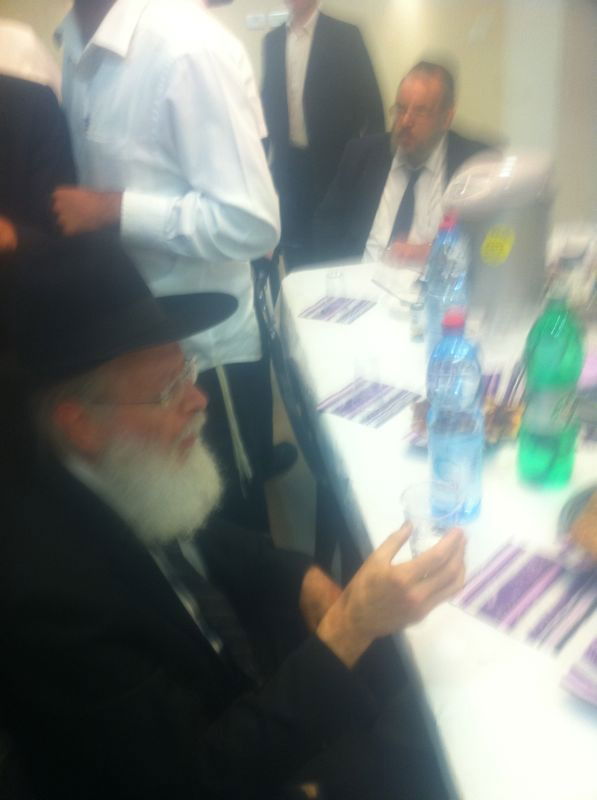 מהומה בכינוס דגל: כרמל ספג צעקות, גפני הרגיע