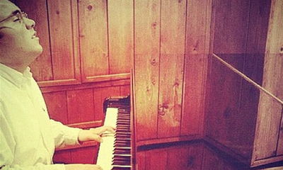 בריו על הפסנתר