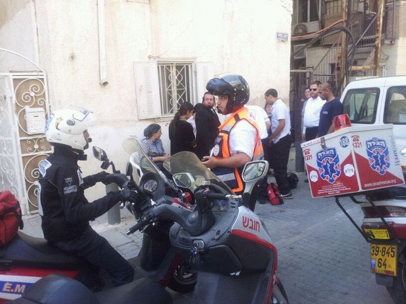 צפו: תינוקת נלכדה תחת רכב וניצלה