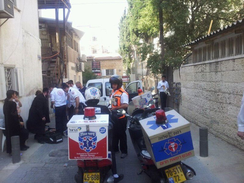 צפו: תינוקת נלכדה תחת רכב וניצלה