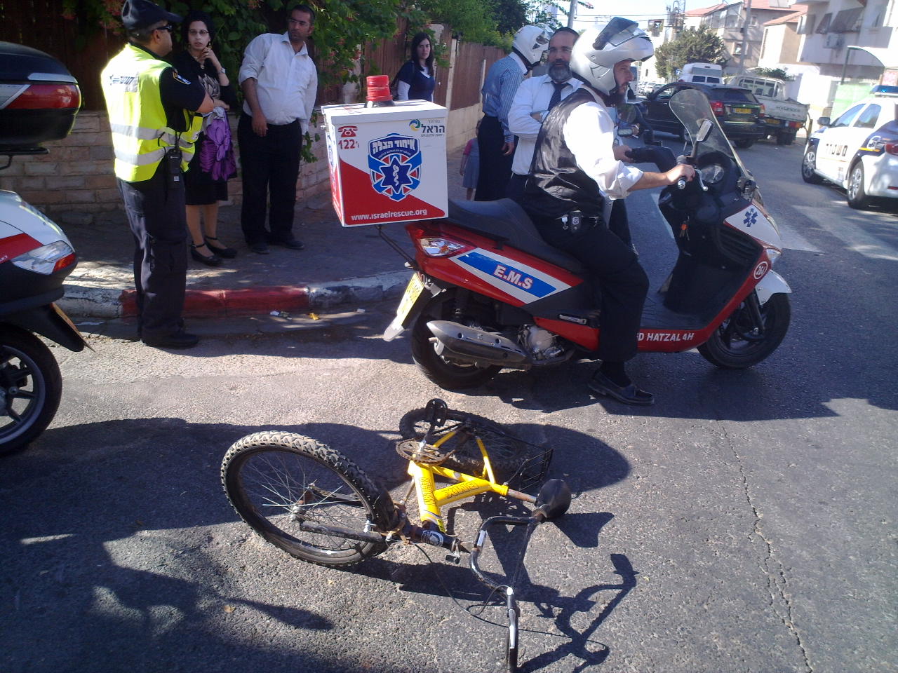 בני-ברק: רוכב אופנוע פגע בילד - ונמלט