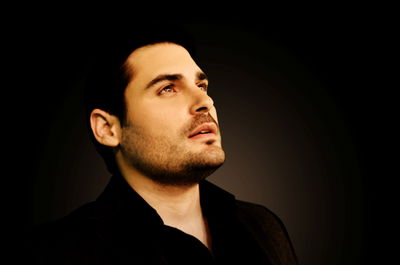 בכורה ב'כיכר השבת': לשמור על התקווה, גד אלבז