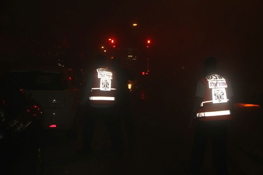 אש בבני-ברק: רכבים הוצתו, התושבים פונו