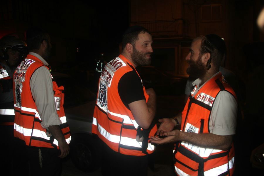 אש בבני-ברק: רכבים הוצתו, התושבים פונו