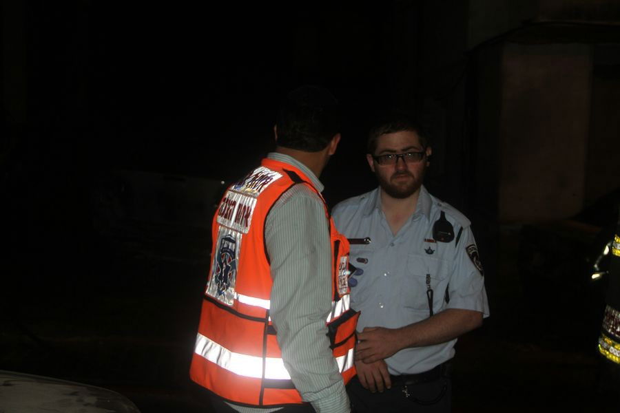 אש בבני-ברק: רכבים הוצתו, התושבים פונו