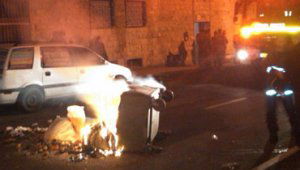 הפגנה סוערת במאה שערים: ניידת משטרה נופצה