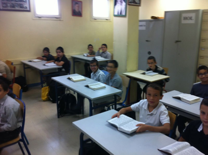 עיר האורות לובשת חג: "גדול הדור מגיע לפריז"