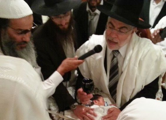 רובינשטיין מפתיע בעוגה, מימון מתחדש בשלייקס