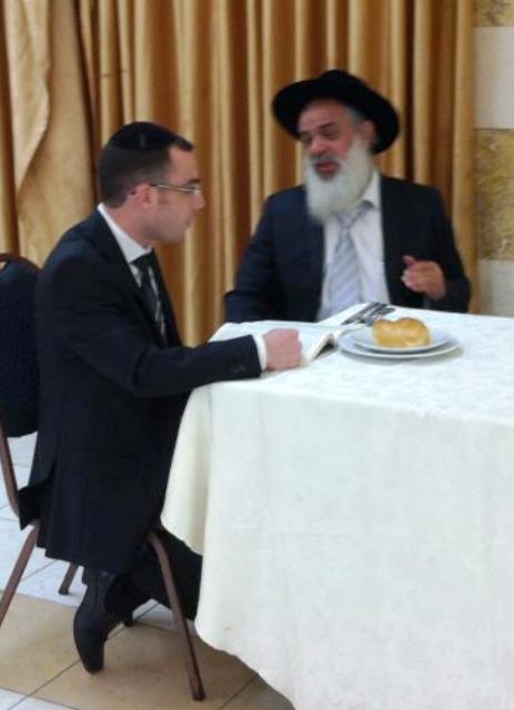 רובינשטיין מפתיע בעוגה, מימון מתחדש בשלייקס