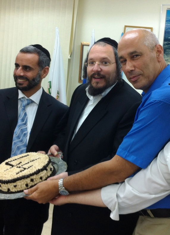 רובינשטיין מפתיע בעוגה, מימון מתחדש בשלייקס