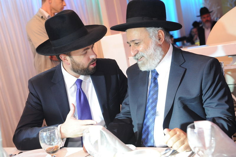 רובינשטיין מפתיע בעוגה, מימון מתחדש בשלייקס