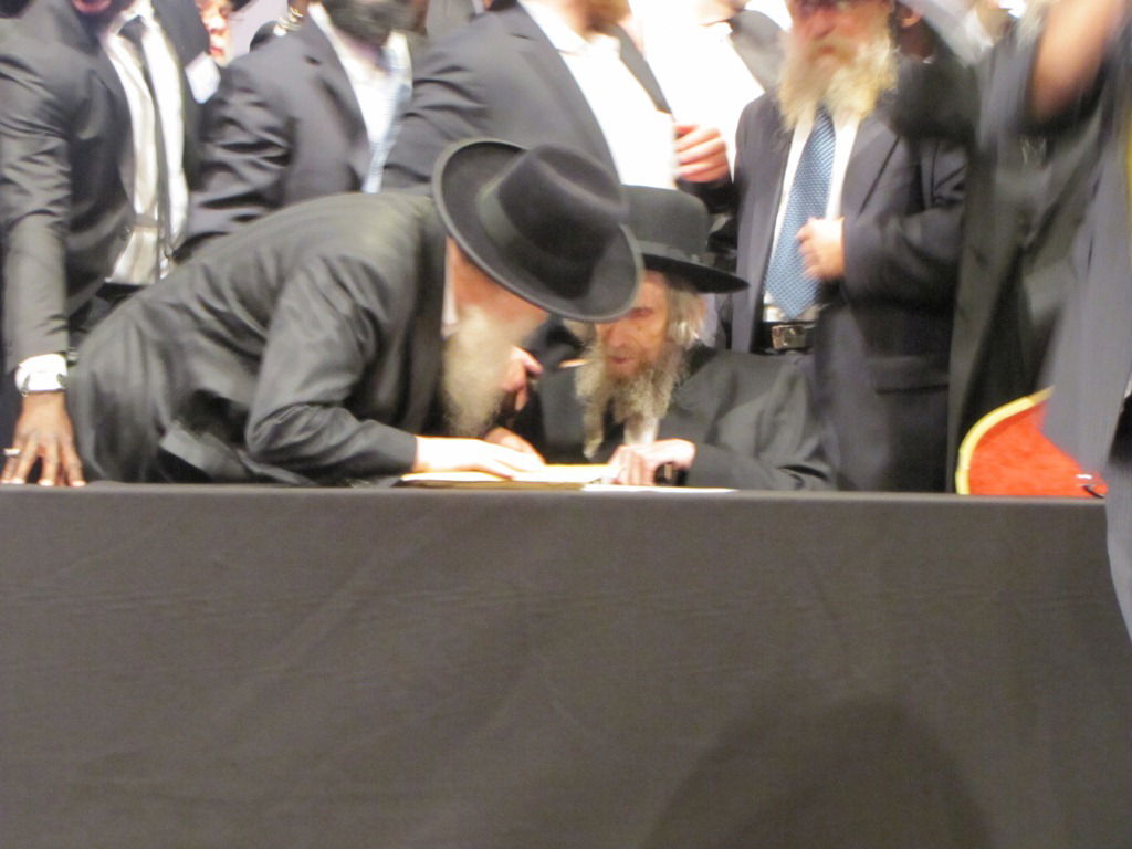 תיעוד: הכינוס בפריז עם מרן הרב שטיינמן