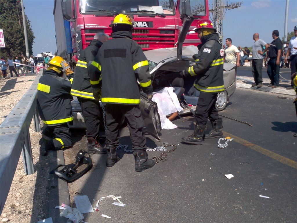 משאית מחצה רכב, בעל ואישה נהרגו