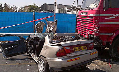 משאית מחצה רכב, בעל ואישה נהרגו