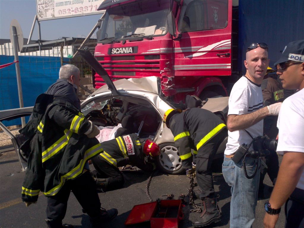 משאית מחצה רכב, בעל ואישה נהרגו