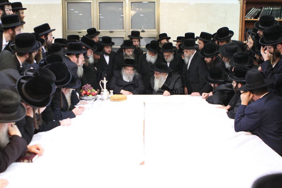 האדמו"ר מבעלזא בברכת השנים אצל האדמו"ר מצאנז