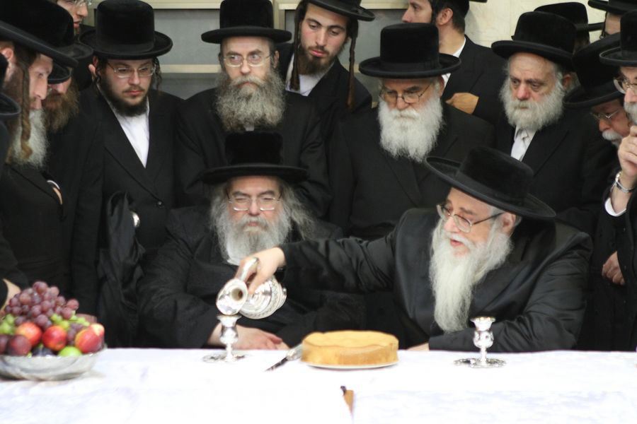 האדמו"ר מבעלזא בברכת השנים אצל האדמו"ר מצאנז