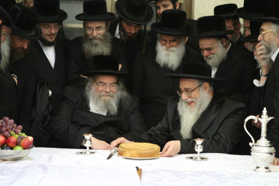 האדמו"ר מבעלזא בברכת השנים אצל האדמו"ר מצאנז