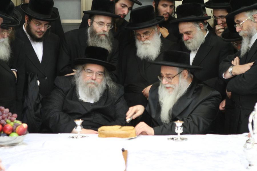 האדמו"ר מבעלזא בברכת השנים אצל האדמו"ר מצאנז