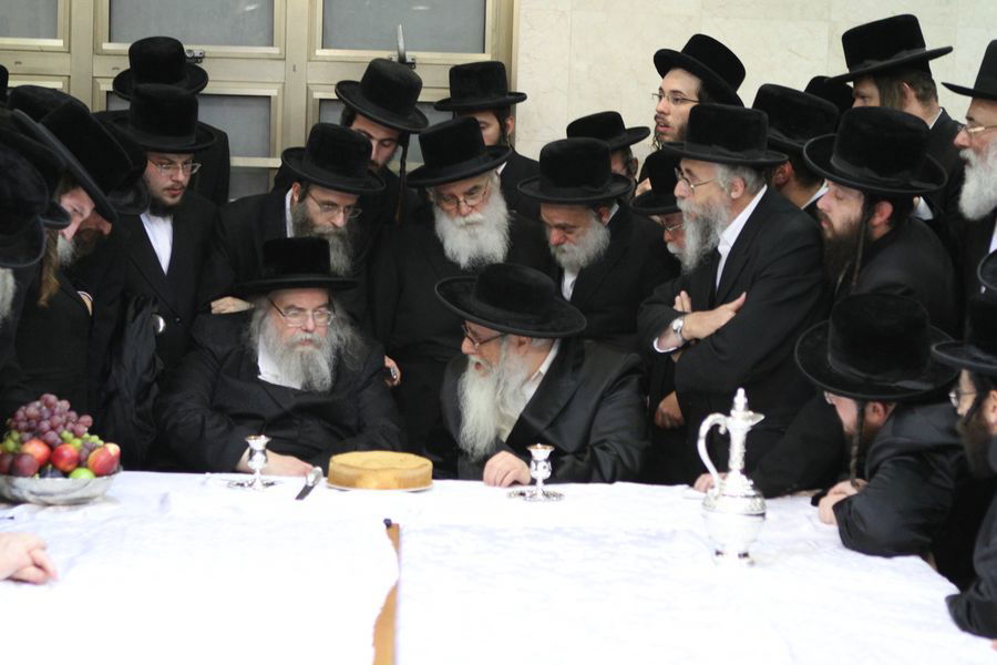 האדמו"ר מבעלזא בברכת השנים אצל האדמו"ר מצאנז