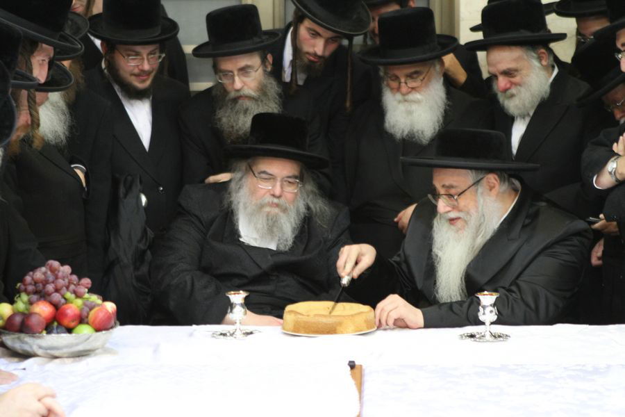 האדמו"ר מבעלזא בברכת השנים אצל האדמו"ר מצאנז