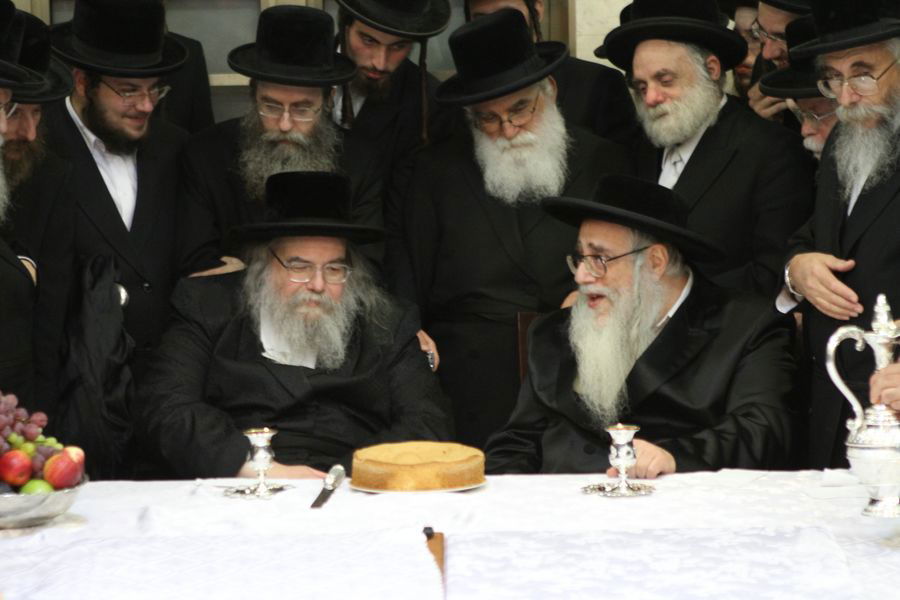 האדמו"ר מבעלזא בברכת השנים אצל האדמו"ר מצאנז