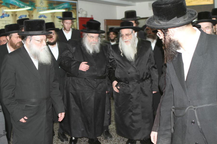 האדמו"ר מבעלזא בברכת השנים אצל האדמו"ר מצאנז