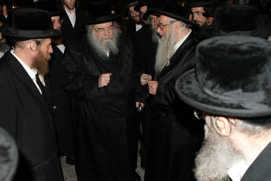 האדמו"ר מבעלזא בברכת השנים אצל האדמו"ר מצאנז