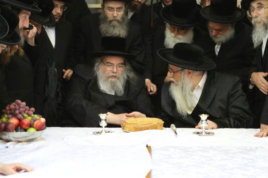 האדמו"ר מבעלזא בברכת השנים אצל האדמו"ר מצאנז