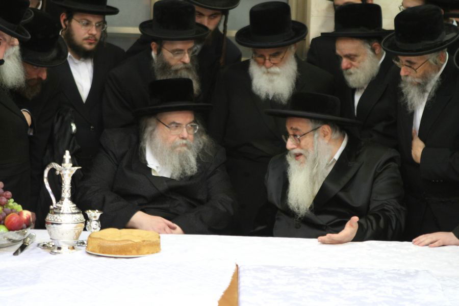 האדמו"ר מבעלזא בברכת השנים אצל האדמו"ר מצאנז