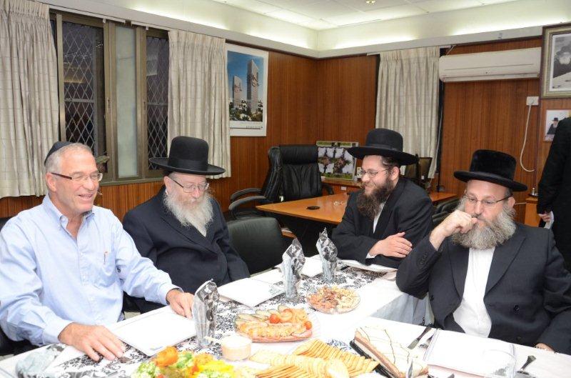 מנכ"ל בית חולים 'בילינסון' ביקר בבתי גדולי ישראל