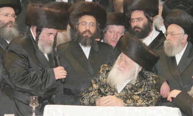 ר' הרשל כץ עם האדמו"רים מויז'ניץ