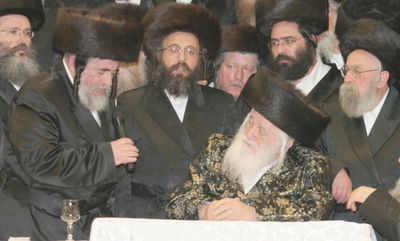 ר' הרשל כץ עם האדמו"רים מויז'ניץ