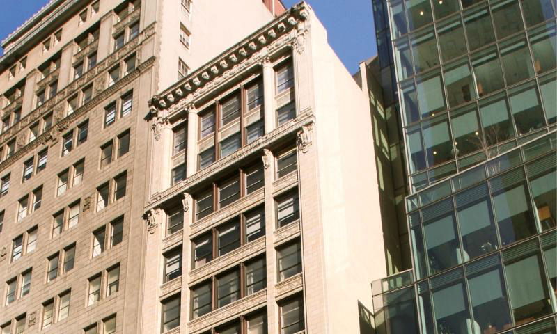 חלקו העליון של הבניין