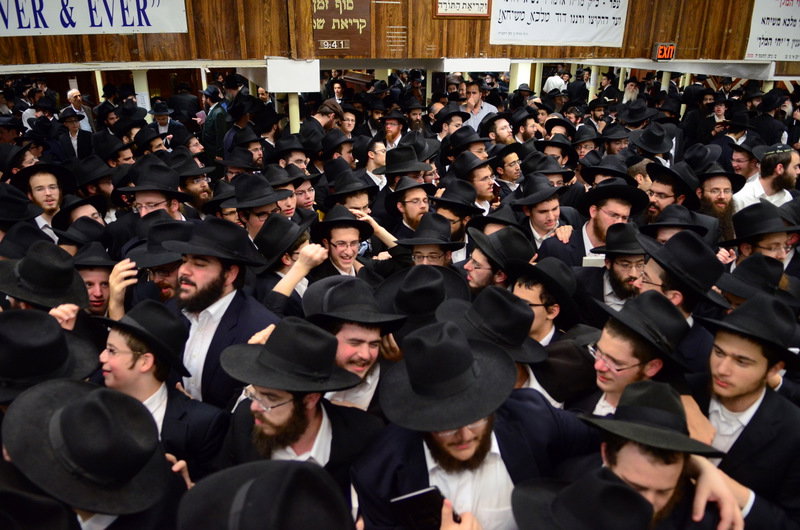 צפו בגלריה: סליחות במרכז חב"ד העולמי - 770