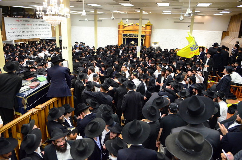 צפו בגלריה: סליחות במרכז חב"ד העולמי - 770