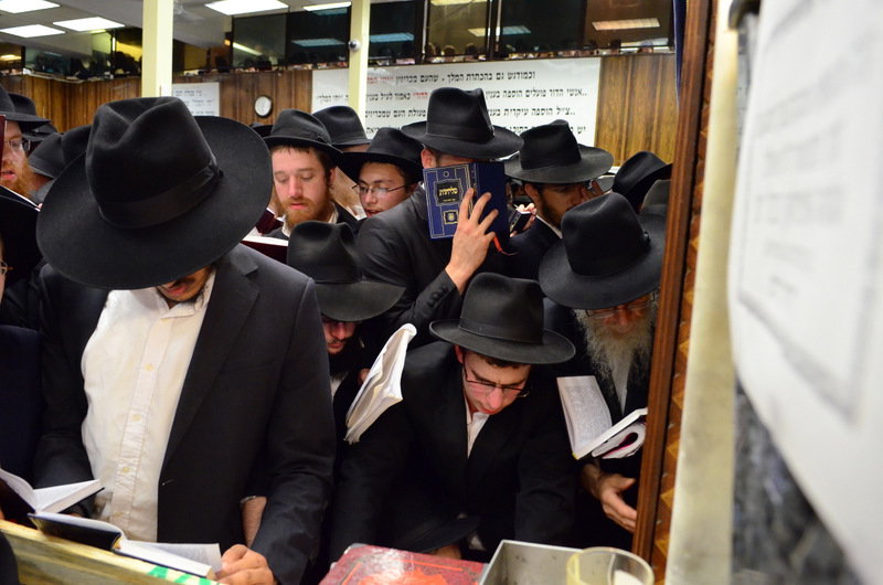 צפו בגלריה: סליחות במרכז חב"ד העולמי - 770
