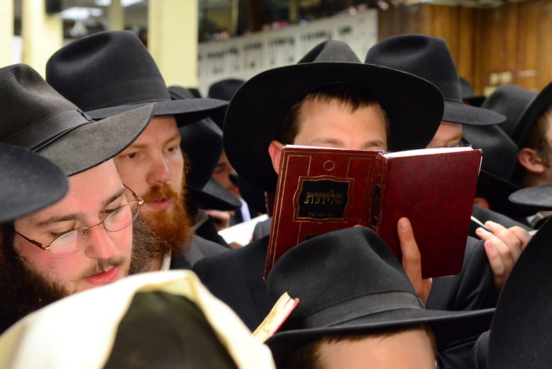 צפו בגלריה: סליחות במרכז חב"ד העולמי - 770