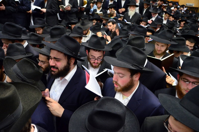 צפו בגלריה: סליחות במרכז חב"ד העולמי - 770