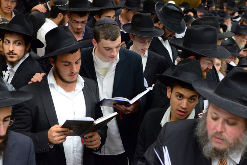 צפו בגלריה: סליחות במרכז חב"ד העולמי - 770