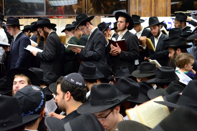 צפו בגלריה: סליחות במרכז חב"ד העולמי - 770