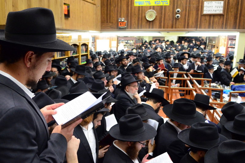 צפו בגלריה: סליחות במרכז חב"ד העולמי - 770