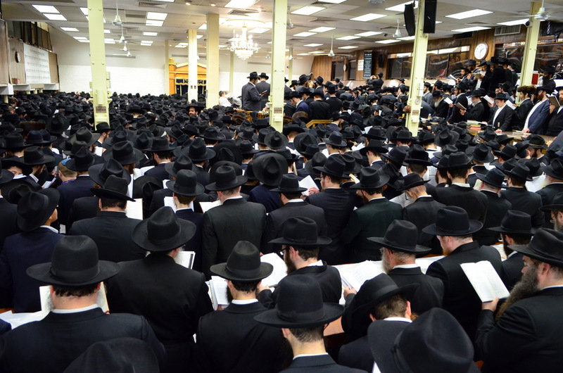 צפו בגלריה: סליחות במרכז חב"ד העולמי - 770