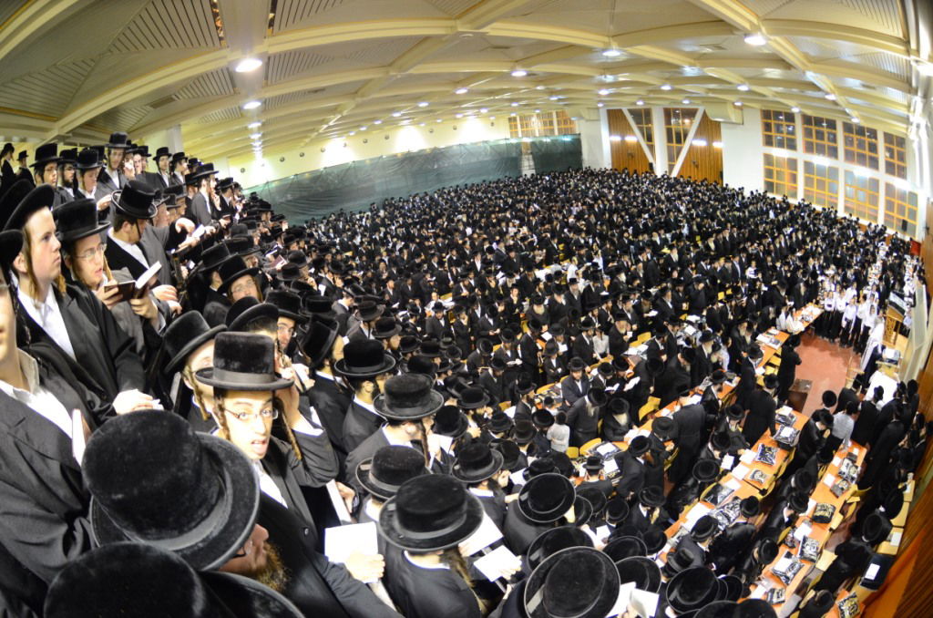 קהל האלפים באמירת הסליחות בצאנז