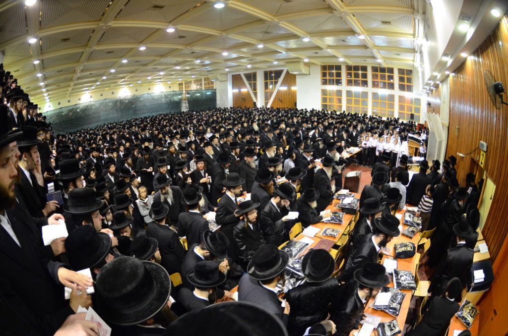 צאנז: אלפים במעמד הסליחות ובדרשת ההתעוררות