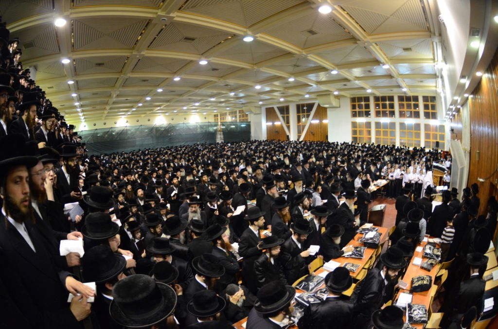 צאנז: אלפים במעמד הסליחות ובדרשת ההתעוררות