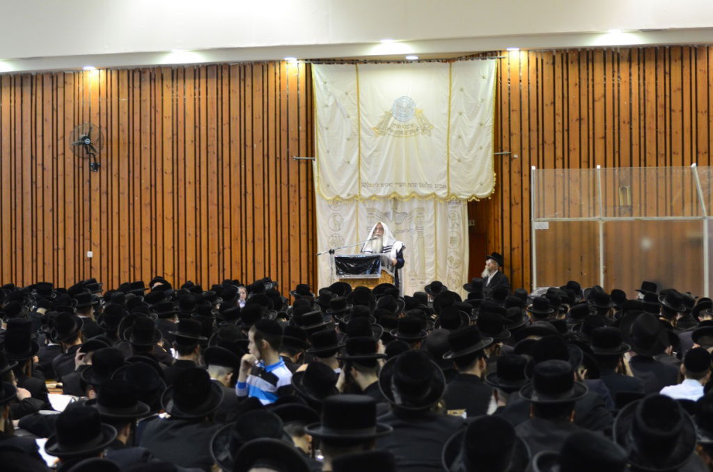 צאנז: אלפים במעמד הסליחות ובדרשת ההתעוררות