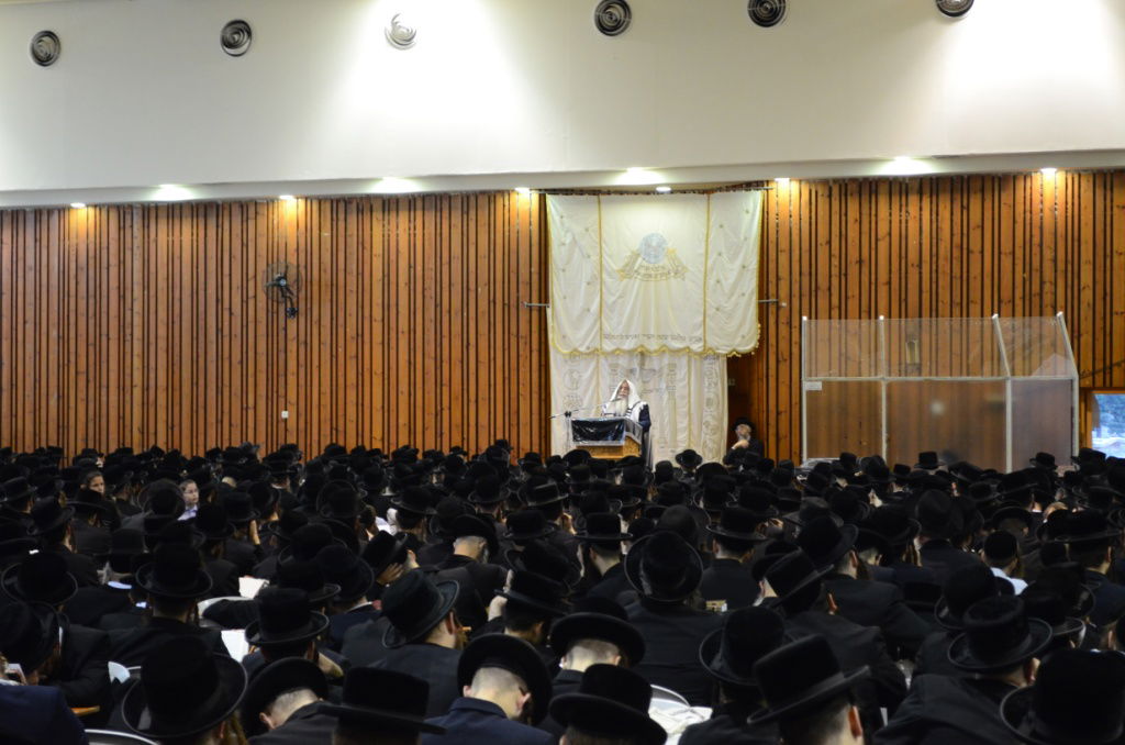 צאנז: אלפים במעמד הסליחות ובדרשת ההתעוררות