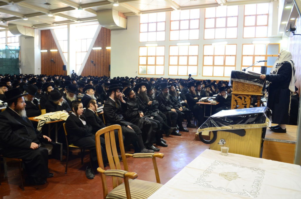 צאנז: אלפים במעמד הסליחות ובדרשת ההתעוררות